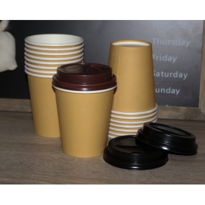 اكواب ورقية مع الغطاء